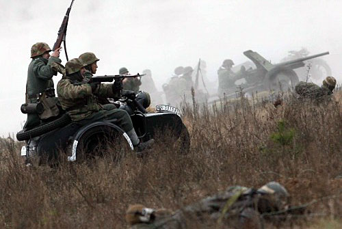 Під Радомишлем рвалися гранати і чулися постріли. Під Радомишлем рвалися гранати і чулися постріли.